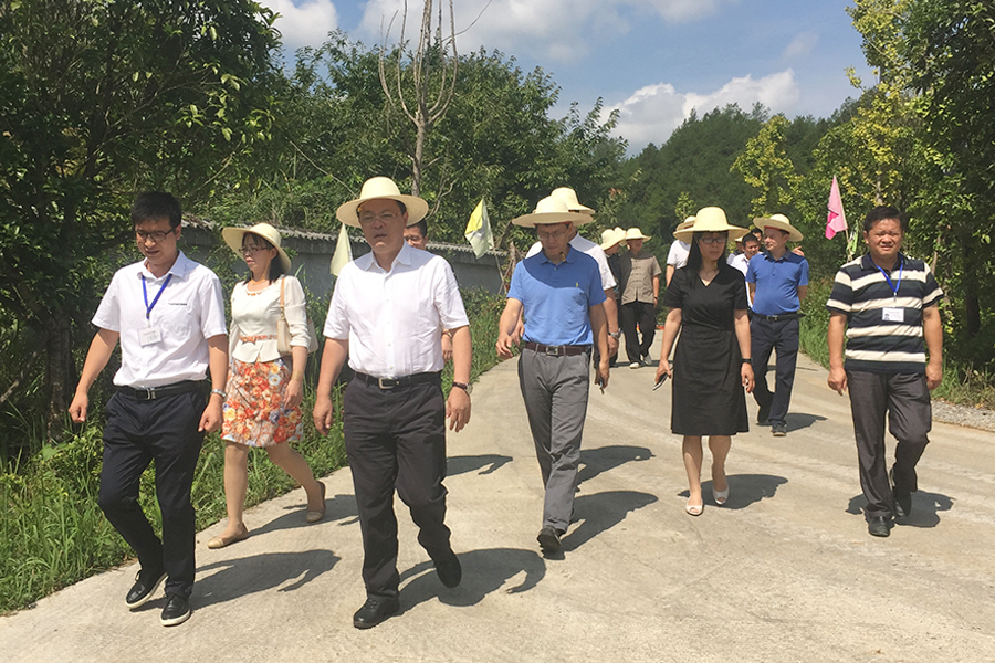F:\2015-2018年OA文件 电视机媒体播放图设计\2018-OA文件 电视机媒体播放图设计\2018.07.31-中央党校副校长王东京调查调研北京资源宝运莱集团\01.jpg F:\2015-2018年OA文件 电视机媒体播放图设计\2018-OA文件 电视机媒体播放图设计\2018.07.31-中央党校副校长王东京调查调研北京资源宝运莱集团\01.jpg