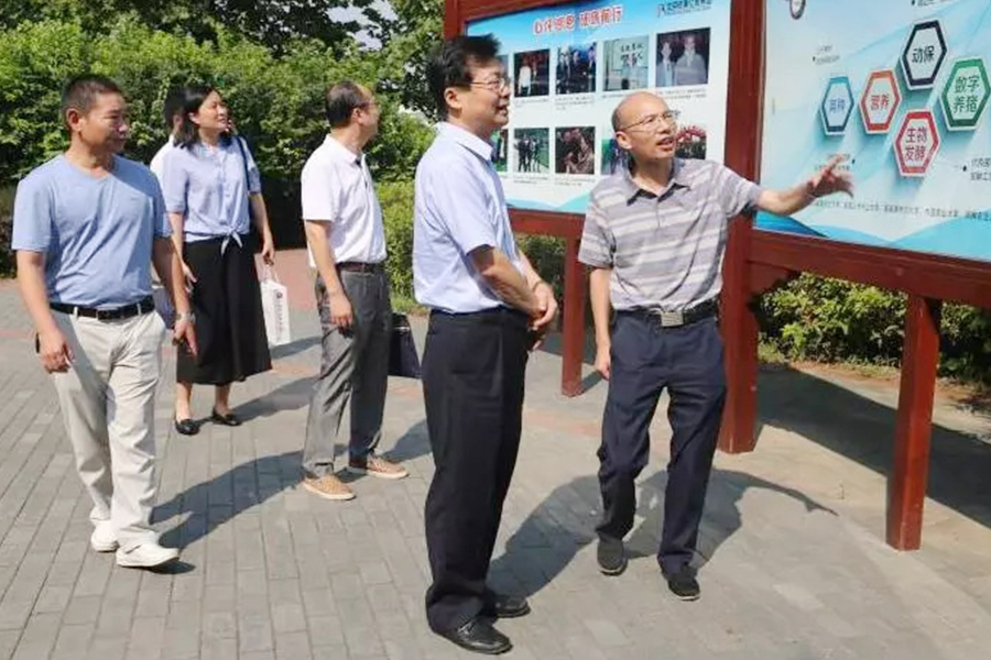01-参观.jpg 01-参观.jpg